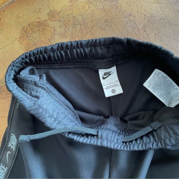 Nike Women's Black Athletic Shorts - Picture 7 of 7